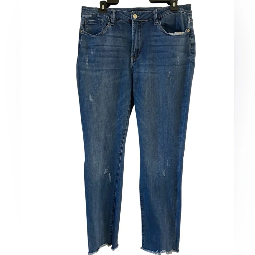 Judy Blue boyfriend fit jeans medium wash lightly distressed Sz 32 - Picture 2 of 7